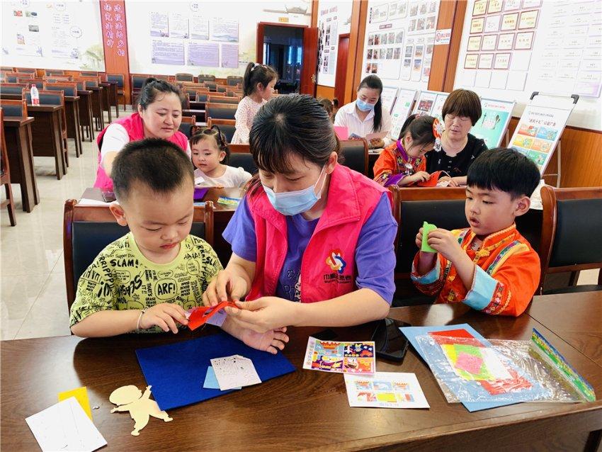 蜡笔小新兄妹春节大拜年